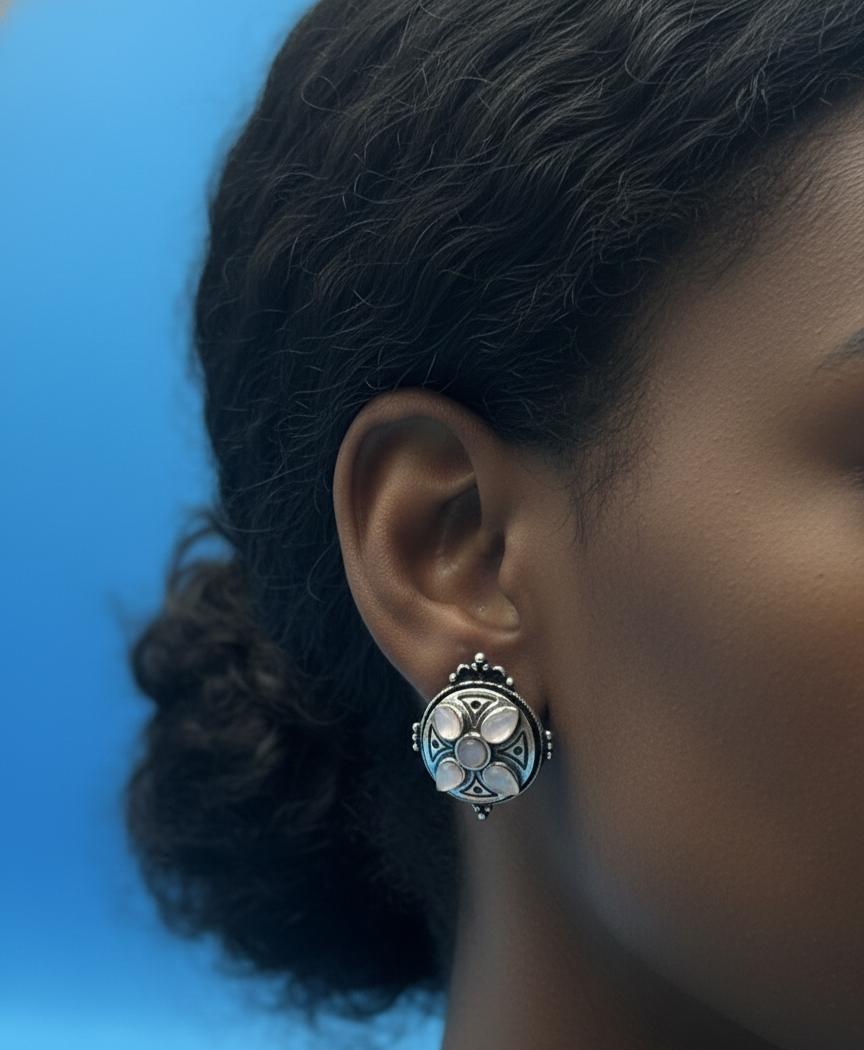 "Vintage Floral Silver Stud Earrings with White Gem Accents"