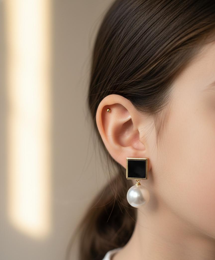 "Elegant Black Square Pearl Drop Earrings – Gold Accented Statement Jewelry"