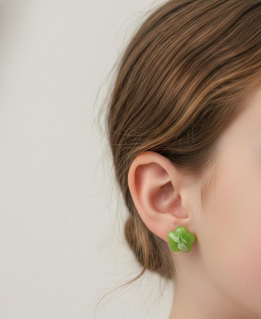 Clover Charm Green Resin Stud Earrings - Fashion Jewelry for Everyday Style