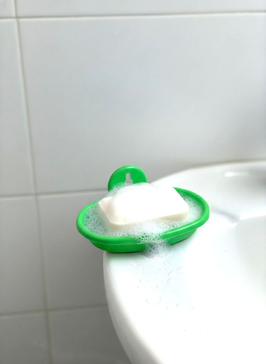 "Wall-Mounted Drainage Soap Dish Holder - Durable Plastic Bathroom Organizer"