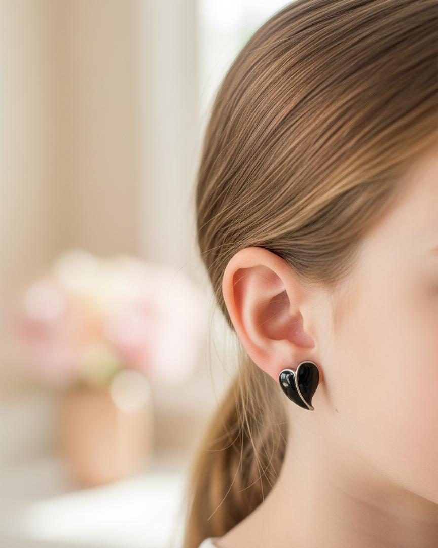 Black Enamel Teardrop Heart Stud Earrings – Elegant Minimalist Jewelry